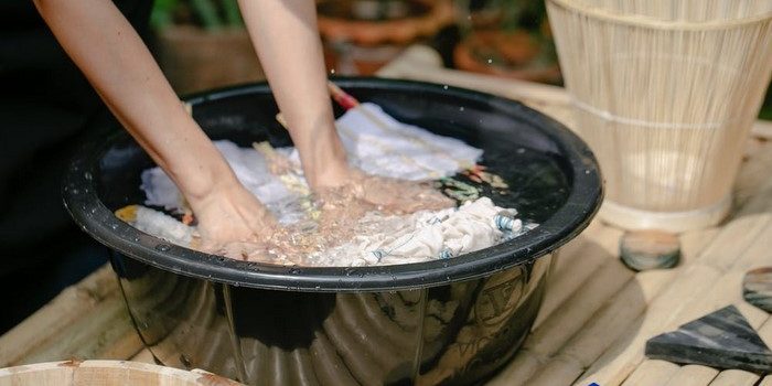 Gambar 1 - Cara menghilangkan noda minyak pada kaos dengan cepat