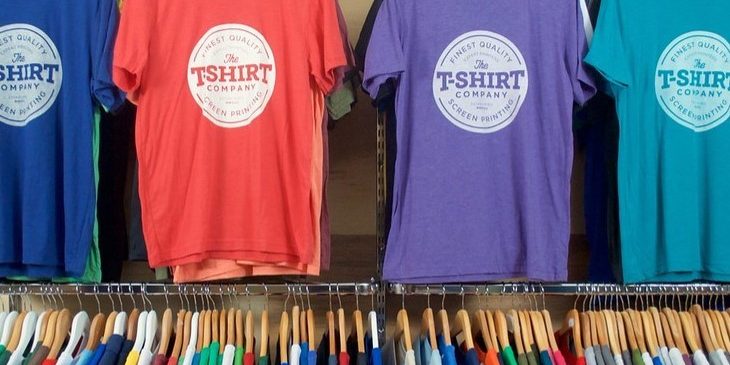 Peluang bisnis kaos brand sendiri yang cocok buat pemula